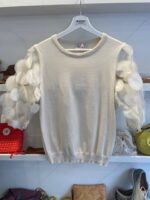 maglia in cotone con maniche in tulle con applicazioni