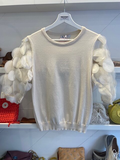 maglia in cotone con maniche in tulle con applicazioni